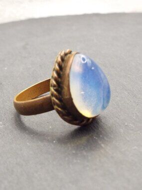 RARE PURPLE-BLUE RAINBOW FLASH MOONSTONE TEARDROP SET IN COPPER SZ.7.75 RING 40B